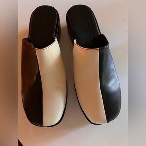 LISA SAYS GAH Dakota Clog Size 8.5